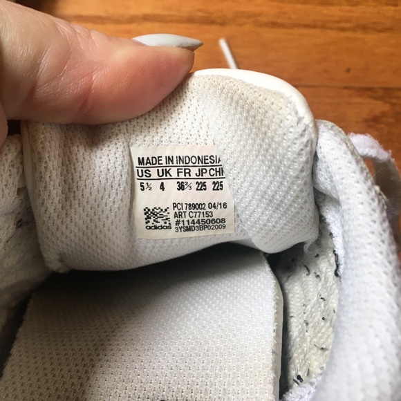 Adidas size 5.5 womans superstar sneakers - Picture 6 of 7